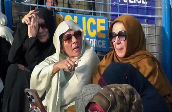 pakistan imran s sisters protest cost them dearly