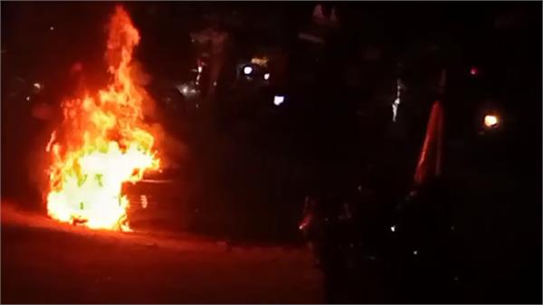 srinagar  massive fire breaks out in furniture godown and shops