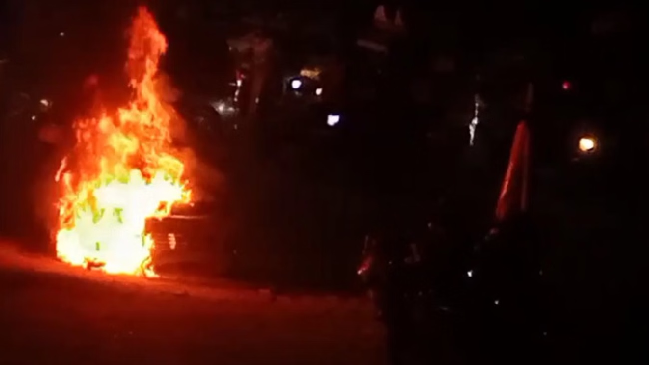 Srinagar: ਫਰਨੀਚਰ ਗੋਦਾਮ ਤੇ ਦੁਕਾਨਾਂ ''ਚ ਲੱਗੀ ਭਿਆਨਕ ਅੱਗ, ਲੱਖਾਂ ਦਾ ਸਾਮਾਨ ਹੋਇਆ ਸੁਆਹ