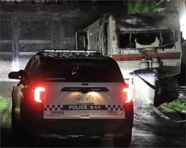 two people die in vehicle fire in surrey