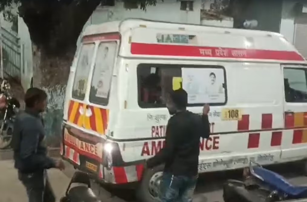 ਹੋਸਟਲ ''ਚ ਵਾਪਰੀ ਵੱਡੀ ਘਟਨਾ: ਗੈਸ ਤੇ ਧੂੰਏਂ ਦੀ ਲਪੇਟ ''ਚ ਆਈਆਂ 15 ਵਿਦਿਆਰਥਣਾਂ, ਪਈਆਂ ਭਾਜੜਾਂ