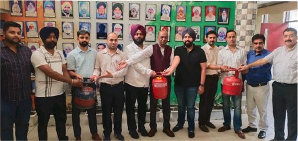 strict instructions issued against those who black market gas