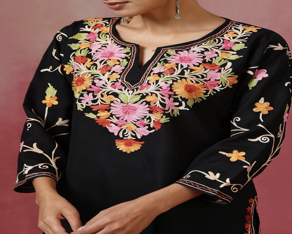 ਮੁਟਿਆਰਾਂ ਨੂੰ ਰਾਇਲ ਲੁਕ ਦੇ ਰਹੇ ‘ਕਸ਼ਮੀਰੀ ਕੁੜਤਾ ਸੈੱਟ’