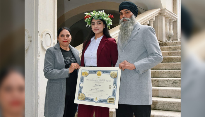 ਪੰਜਾਬ ਦੀ ਇੱਕ ਹੋਰ ਧੀ ਨੇ ਗੱਡੇ ਝੰਡੇ! ਸਹਿਜੀਤ ਕੌਰ ਨੇ ਇਕਨਾਮਿਕਸ ਦੀ ਡਿਗਰੀ ਹਾਸਲ ਕਰ ਵਧਾਇਆ ਮਾਣ