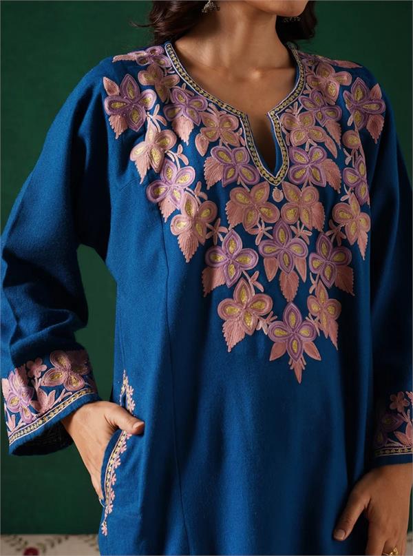 winter  young women  pheran  liking