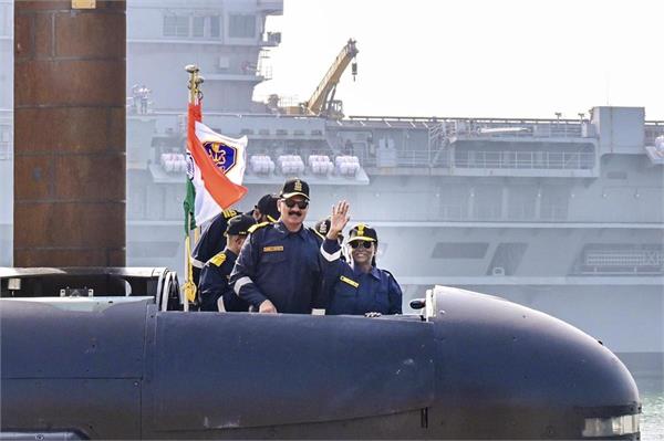 president murmu in a submarine