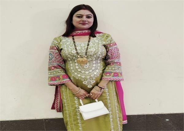 young women  stylish look  handbags