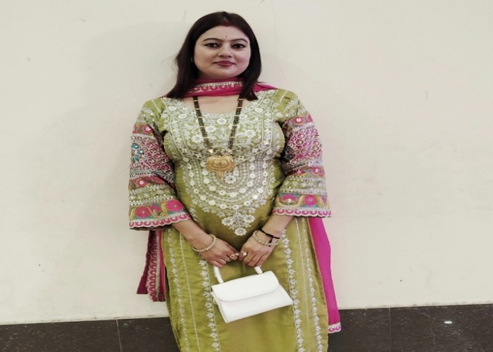 ਮੁਟਿਆਰਾਂ ਨੂੰ ਸਟਾਈਲਿਸ਼ ਲੁਕ ਦੇ ਰਹੇ ਹੈਂਡਬੈਗ