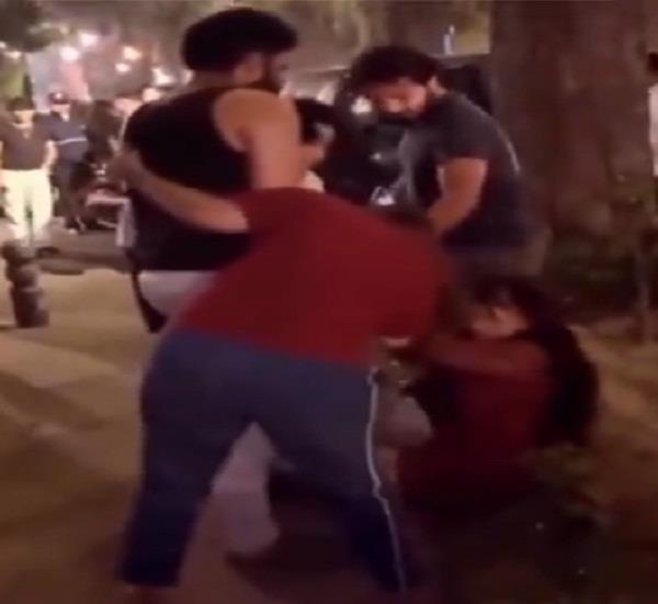 youths riding thar beat up girl in the middle of the road