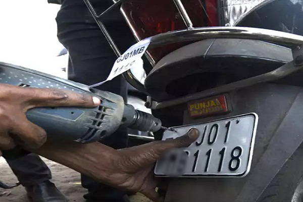 ਵਾਹਨਾਂ ਦੀਆਂ ਨੰਬਰ ਪਲੇਟਾਂ ਨੂੰ ਲੈ ਕੇ ਵੱਡੀ ਖ਼ਬਰ! ਜ਼ਿਲ੍ਹਾ ਮੈਜਿਸਟ੍ਰੇਟ ਨੇ ਜਾਰੀ ਕੀਤੇ ਸਖ਼ਤ ਹੁਕਮ