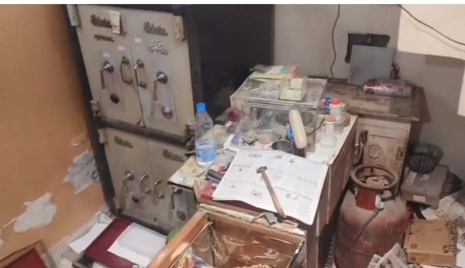 Big Breaking: ਅੱਧੀ ਰਾਤ ਨੂੰ ਜਲੰਧਰ ''ਚ ਪੈ ਗਿਆ ਡਾਕਾ! ਜਿਊਲਰ ਸ਼ਾਪ ਲੁੱਟ ਕੇ ਲੈ ਗਏ 10 ਬੰਦੇ