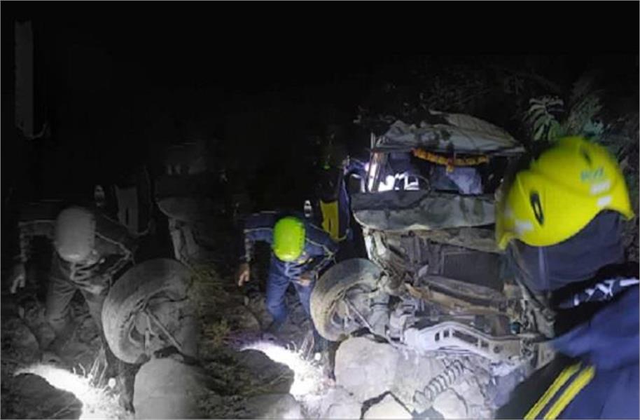 ਰੂਹ ਕੰਬਾਊ ਹਾਦਸਾ : ਖੱਡ ''ਚ ਡਿੱਗੀ ਬਰਾਤੀਆਂ ਨਾਲ ਭਰੀ ਬੋਲੈਰੋ ਗੱਡੀ, 5 ਲੋਕਾਂ ਦੀ ਮੌਕੇ ''ਤੇ ਮੌਤ