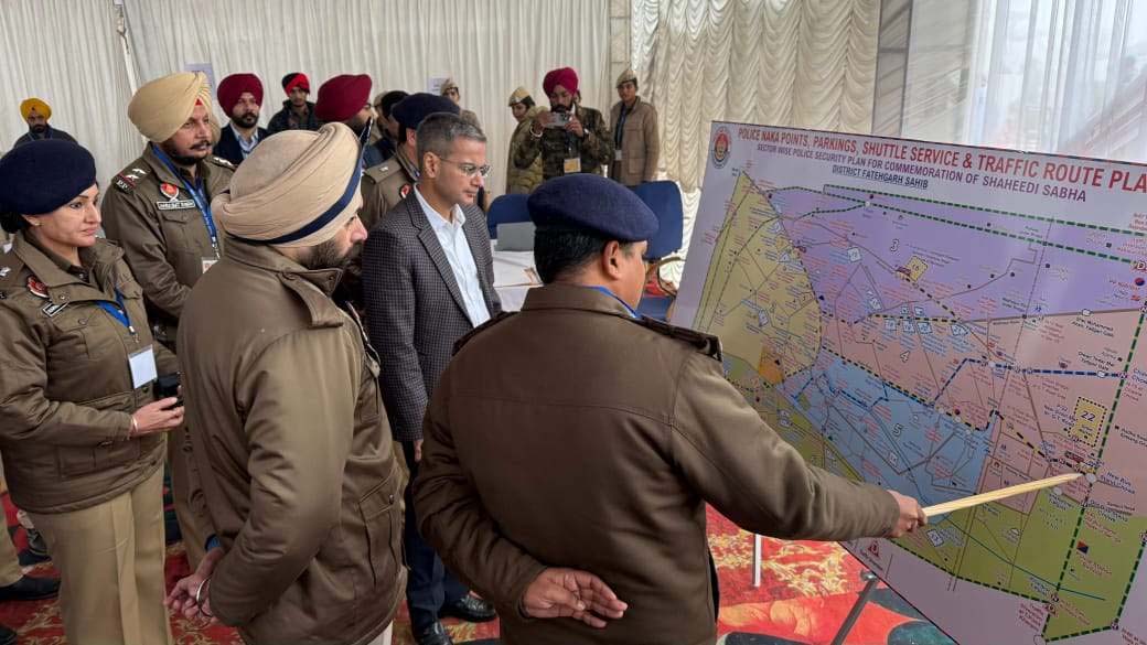 ਪੰਜਾਬ ਦੇ ਇਸ ਜ਼ਿਲ੍ਹੇ ''ਚ ਵਧਾ ''ਤੀ ਸੁਰੱਖਿਆ! 6 ਸੈਕਟਰਾਂ ''ਚ ਵੰਡਿਆ ਏਰੀਆ, 3,400 ਪੁਲਸ ਮੁਲਾਜ਼ਮ ਤਾਇਨਾਤ