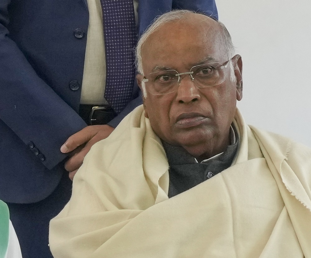 ''''ਮੋਦੀ ਤੇ ਅਮਿਤ ਸ਼ਾਹ ਨੂੰ ਅਸਤੀਫ਼ਾ ਦੇ ਦੇਣਾ ਚਾਹੀਦੈ..!'''', ਅਦਾਲਤ ਦੇ ਫ਼ੈਸਲੇ ਮਗਰੋਂ ਕੇਂਦਰ ''ਤੇ ਵਰ੍ਹੇ ਖੜਗੇ