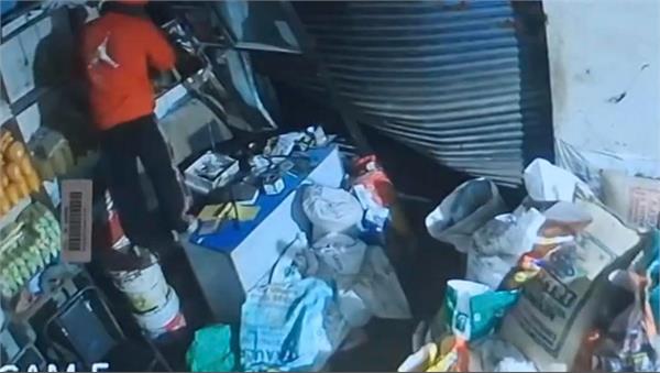 thieves targeted a shop  the entire incident was captured on cctv camera