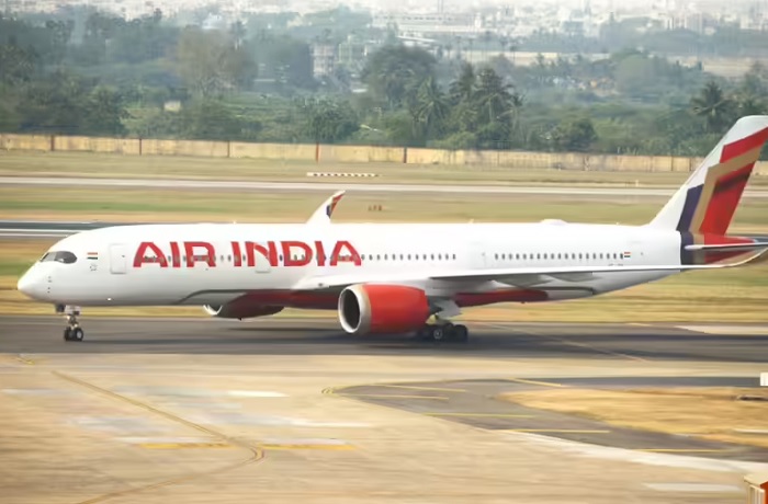 Air India ਦੇ ਜਹਾਜ਼ ਦੀ ਹੋਈ ਐਮਰਜੈਂਸੀ ਲੈਂਡਿੰਗ, ਟੇਕਆਫ ਕਰਦੇ ਹੀ ਆਈ ਤਕਨੀਕੀ ਖ਼ਰਾਬੀ
