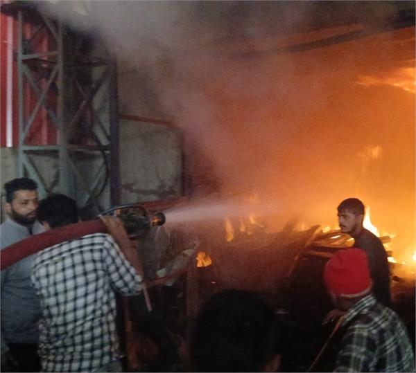 massive fire breaks out in plywood factory in hoshiarpur