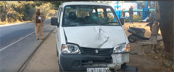 woman dead on road accident