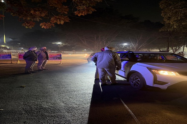 ਨਵੇਂ ਸਾਲ ਦੇ ਜਸ਼ਨਾਂ ਤੋਂ ਪਹਿਲਾਂ ਸਖ਼ਤ ਹੋਈ ਸੁਰੱਖਿਆ, ਮਾਰਕਿਟਾਂ ''ਚ ਪੁਲਸ ਦੀ ਪੈਟਰੋਲਿੰਗ ਸ਼ੁਰੂ