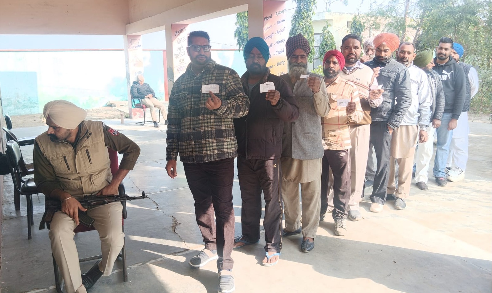 ਪਿੰਡ ਰਾਏਸਰ ''ਚ ਦੁਬਾਰਾ ਪੈ ਰਹੀਆਂ ਵੋਟਾਂ, ਹੁਣ ਤਕ 25% ਹੋਈ ਵੋਟਿੰਗ