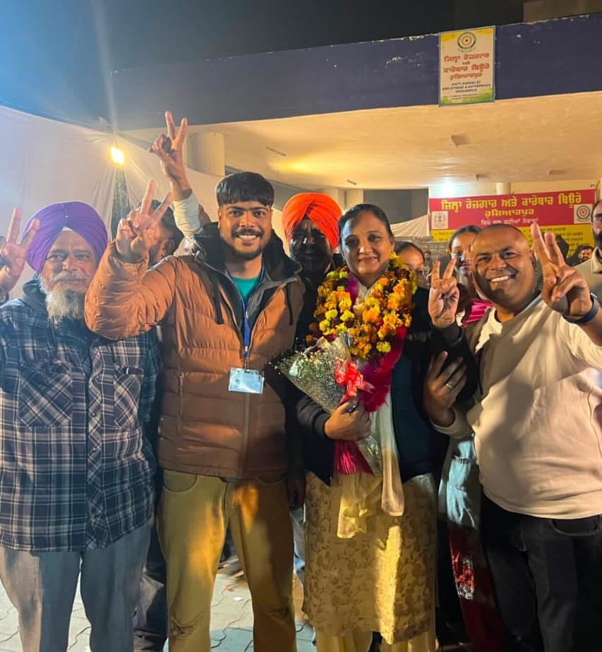ਹੁਸ਼ਿਆਰਪੁਰ ''ਚ ਕਾਂਗਰਸ ਦੇ ਜ਼ਿਲ੍ਹਾ ਪ੍ਰੀਸ਼ਦ ਉਮੀਦਵਾਰ ਕਮਲਜੀਤ ਕੌਰ ਸੂਚ ਨੰਦਾ ਚੋਰ ਜ਼ੋਨ ਤੋਂ ਰਹੇ ਜੇਤੂ