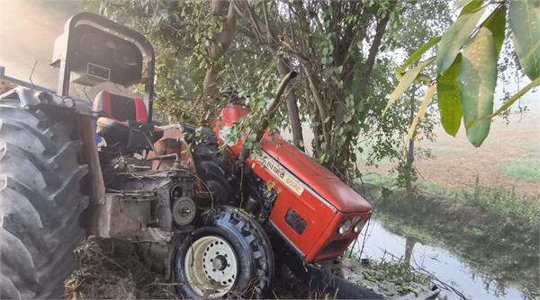 tractor hits tree on roadside