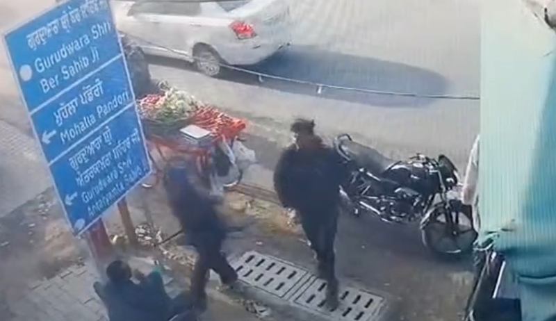 ਗੁਰਦੁਆਰਾ ਸ੍ਰੀ ਬੇਰ ਸਾਹਿਬ ਨੇੜੇ ਵੱਡੀ ਵਾਰਦਾਤ! ਨਿਹੰਗ ਬਾਣੇ ''ਚ ਆਏ ਨੌਜਵਾਨਾਂ ਨੇ ਕਰ ''ਤਾ ਵੱਡਾ ਕਾਂਡ