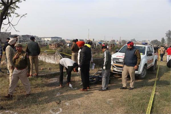 encounter in jalandhar  one shooter  s leg bone broken  amritsar referred