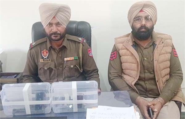 police arrest minor boy with two pistols and 5 live cartridges