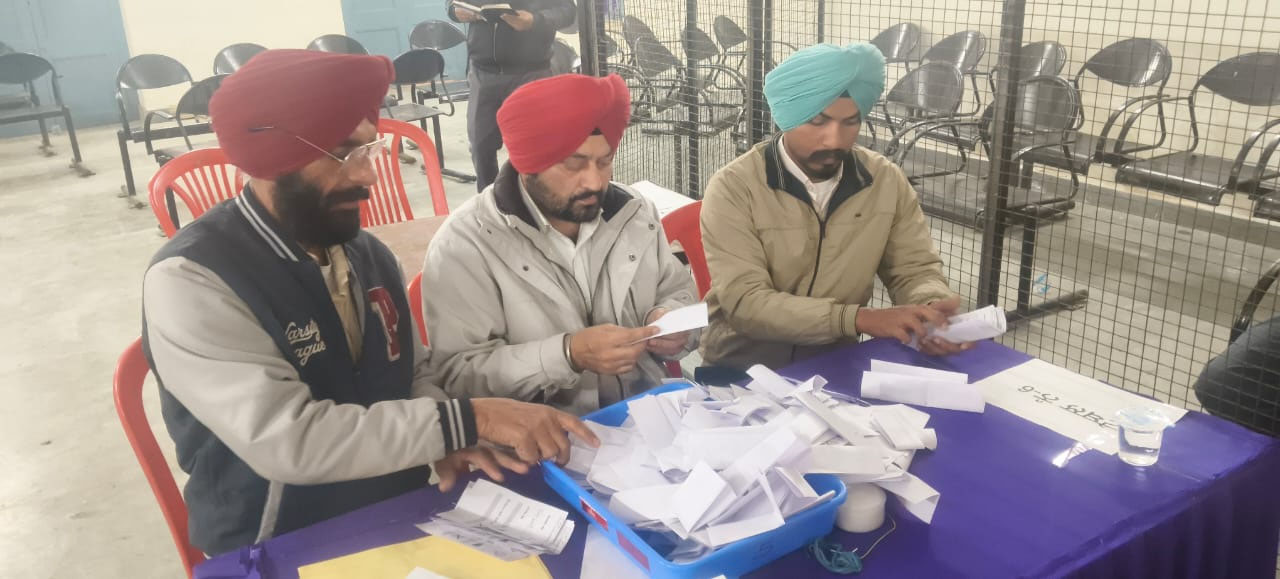 ਤਰਨਤਾਰਨ ਜ਼ਿਲ੍ਹਾ ਪ੍ਰੀਸ਼ਦ ਚੋਣਾਂ: 20 ''ਚੋਂ 18 ਜ਼ੋਨਾਂ ’ਤੇ ਆਮ ਆਦਮੀ ਪਾਰਟੀ ਦੀ ਜਿੱਤ, ਇਕ ਸੀਟ ਅਕਾਲੀ ਦਲ ਦੇ ਹਿੱਸੇ