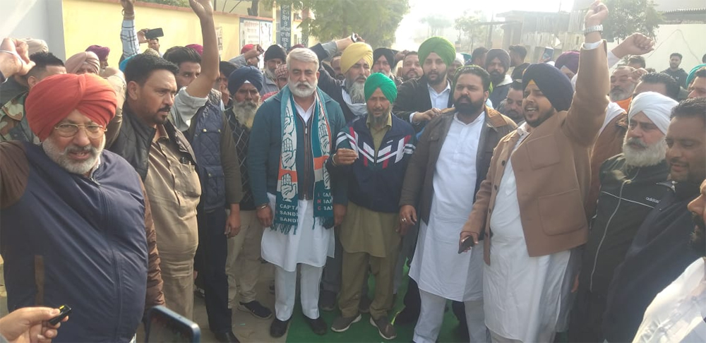 ਸਵੱਦੀ ਕਲਾਂ ''ਚ ਵੋਟਰ ਸੂਚੀ ਨੂੰ ਲੈ ਕੇ ਵਿਵਾਦ, ਕਾਂਗਰਸ ਤੇ ਅਕਾਲੀ ਦਲ ਨੇ ਲਾਏ ਧੱਕੇਸ਼ਾਹੀ ਦੇ ਦੋਸ਼