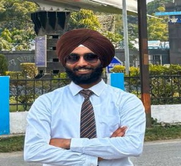 ਪੰਜਾਬ ਪੁਲਸ ਦਾ ਕਾਂਸਟੇਬਲ ਬਣਿਆ ਫਲਾਇੰਗ ਅਫ਼ਸਰ, ਸੱਚ ਕੀਤਾ ਸੁਫ਼ਨਾ, DGP ਨੇ ਤਾਰੀਫ਼ਾਂ ਦੇ ਬੰਨ੍ਹੇ ਪੁਲ