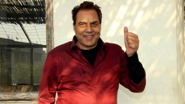 dharmendra cinema halls  14 year old film re released