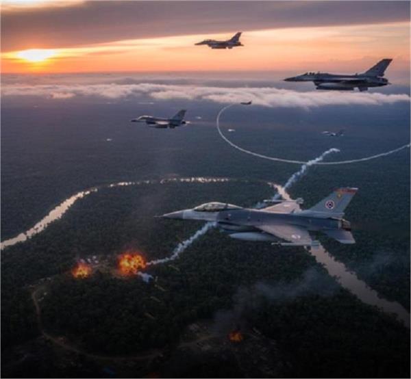 thailand drops dozens of bombs on cambodia