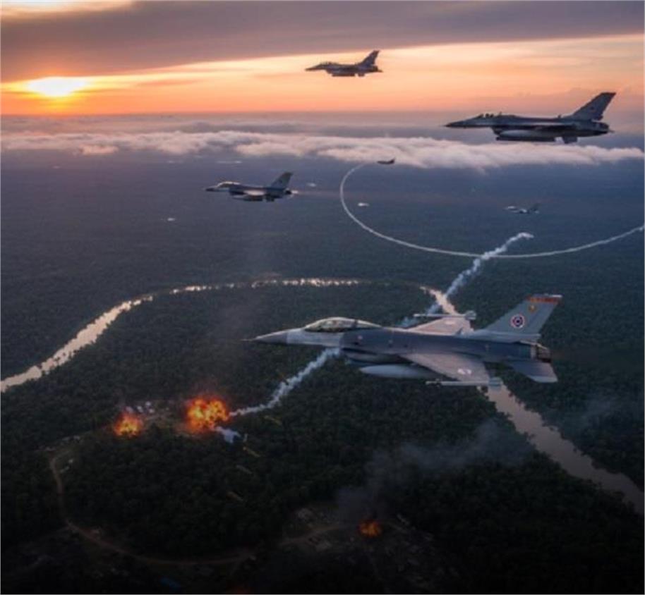 ਸ਼ਾਂਤੀ ਸਮਝੌਤੇ ਤੋਂ ਕੁਝ ਘੰਟੇ ਪਹਿਲਾਂ ਥਾਈਲੈਂਡ ਨੇ ਕੰਬੋਡੀਆ ''ਤੇ ਸੁੱਟੇ ਦਰਜਨਾਂ ਬੰਬ ! F-16 ਨਾਲ ਕੀਤੀ ਗੋਲਾਬਾਰੀ