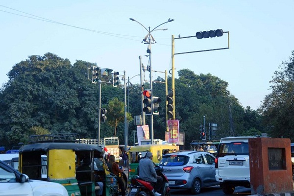 ਸੜਕ ''ਤੇ ਕਿਸੇ ਵੀ ਥਾਂ ''ਤੇ ਗੱਡੀ ਖੜ੍ਹੀ ਕਰਨ ਵਾਲਿਆਂ ਲਈ ਵੱਡੀ ਖ਼ਬਰ, ਆ ਗਏ ਨਵੇਂ ਨਿਯਮ