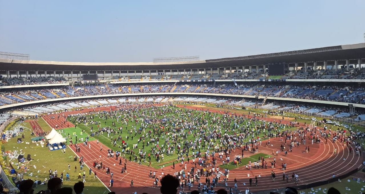 ਮੈਸੀ ਦੇ 'GOAT Tour' ਦੌਰਾਨ ਭਖ਼ ਗਿਆ ਮਾਹੌਲ ! ਲੋਕਾਂ ਨੇ ਮਾਰੀਆਂ ਬੋਤਲਾਂ, ਚੱਲੇ ਘਸੁੰਨ-ਮੁੱਕੇ