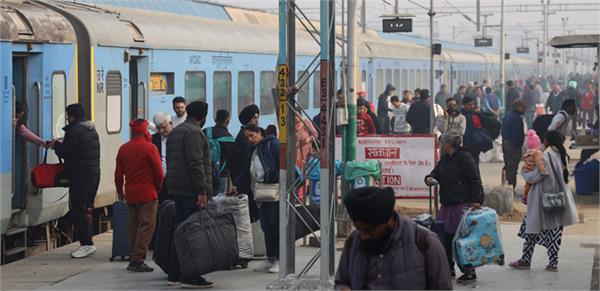 trains affected by fog