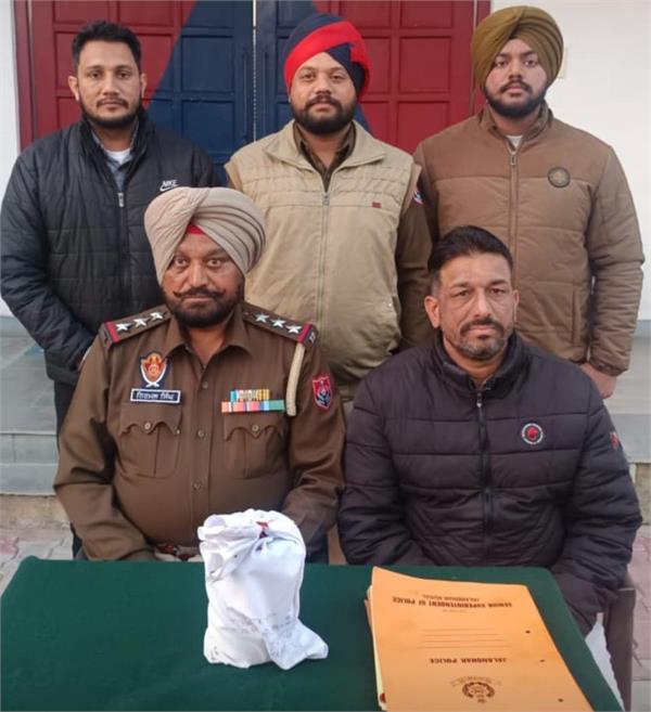 2 arrested with 1 kg of opium and poppy powder