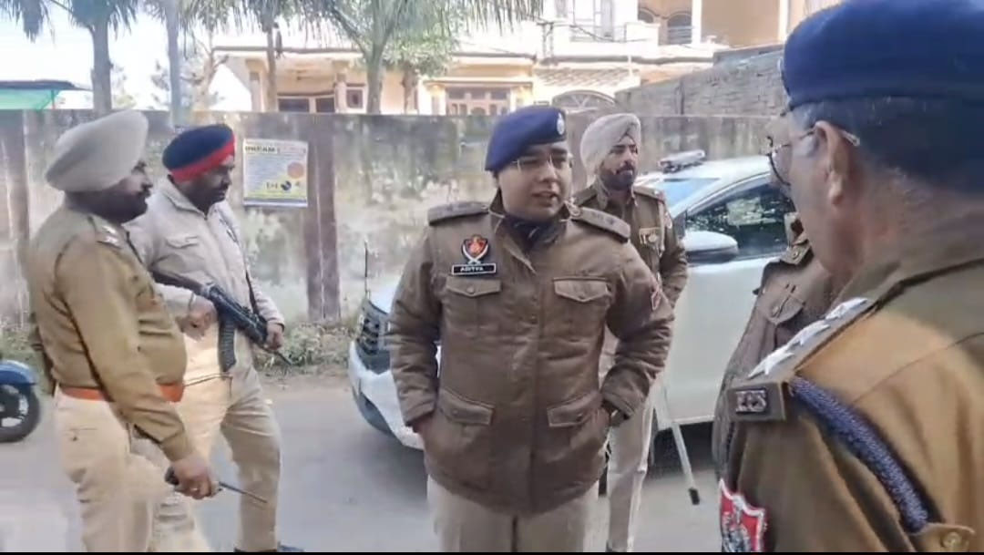 SSP ਗੁਰਦਾਸਪੁਰ ਅਦਿੱਤਿਆ ਨੇ ਸਰਹੱਦੀ ਖੇਤਰ ਦੇ ਬੂਥਾਂ ਦਾ ਲਿਆ ਜਾਇਜ਼ਾ