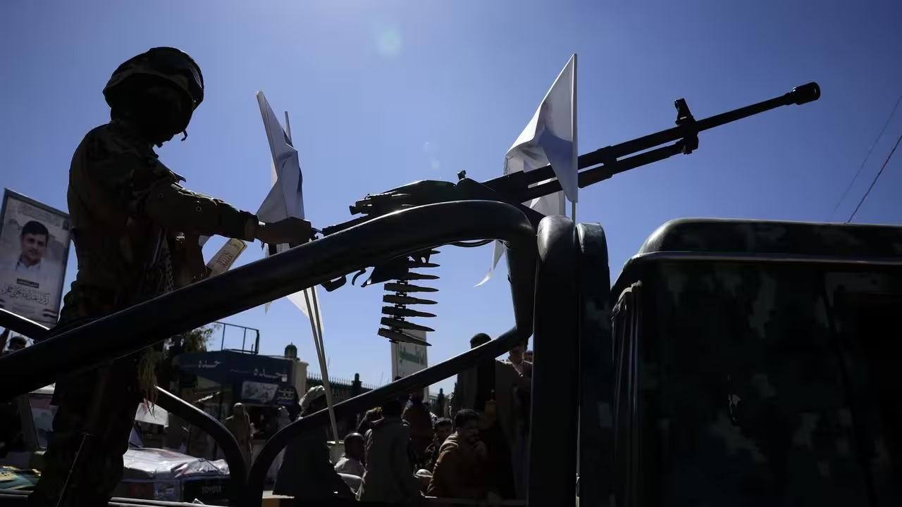 ਲੱਗ ਚੱਲੀ ਜੰਗ ! ਹੋ ਗਏ ਹਵਾਈ ਹਮਲੇ, ਯਮਨ 'ਚ Emergency ਦਾ ਐਲਾਨ