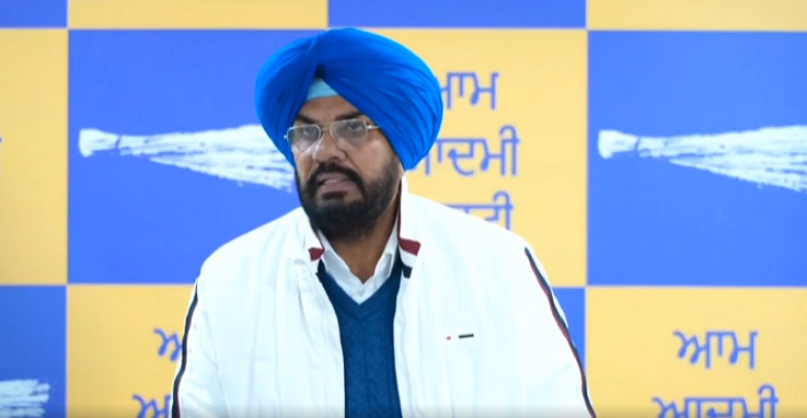 ਪੋਸਟਰ ਵਿਵਾਦ 'ਤੇ 'ਆਪ' ਦਾ ਕੇਂਦਰ 'ਤੇ ਵੱਡਾ ਹਮਲਾ, ਕਿਹਾ- 'ਕਾਰਵਾਈ ਕਰੇ SGPC'