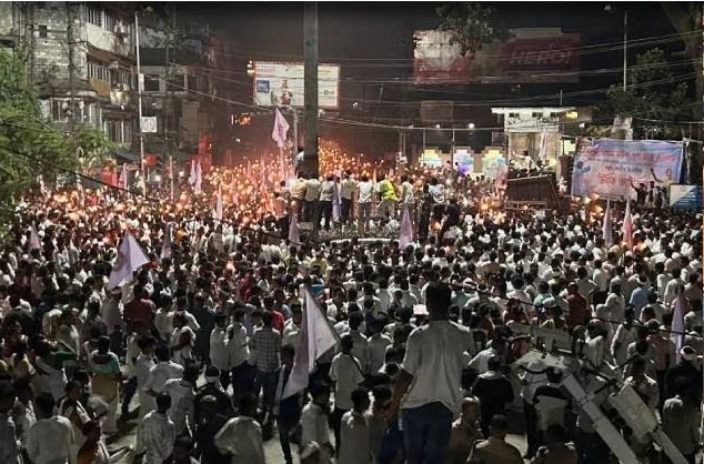 ਭੜਕ ਗਈ ਹਿੰਸਾ, ਲੱਗ ਗਿਆ ਕਰਫਿਊ, ਇੰਟਰਨੈੱਟ ਵੀ ਬੰਦ ! ਇਸ ਸੂਬੇ ''ਚ ਤਣਾਅਪੂਰਨ ਬਣੇ ਹਾਲਾਤ