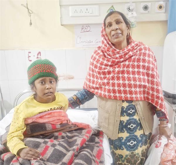 girl falls from roof while flying kite