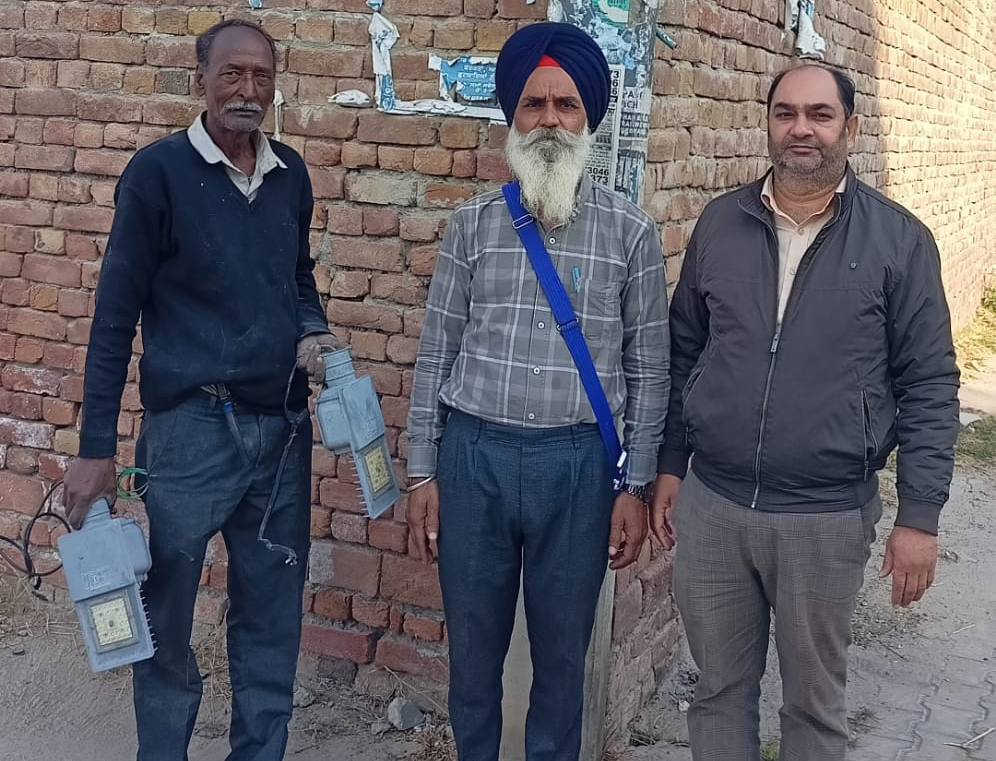 ਕਲੋਨੀ ''ਚ ਲਗਵਾਏ ਨਵੇਂ ਐੱਲਈਡੀ ਬਲਬ