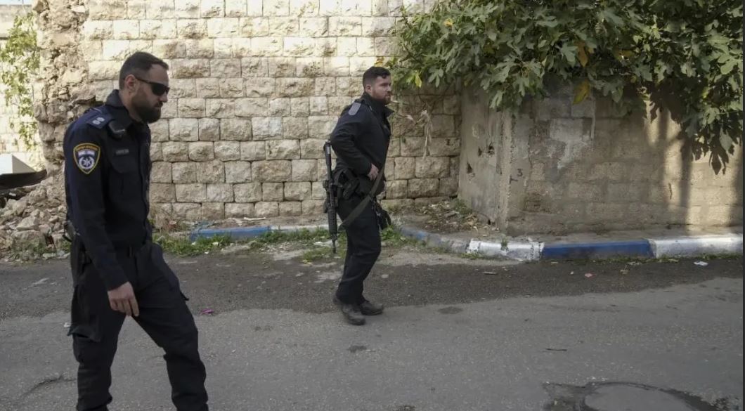 ਇਜ਼ਰਾਈਲ ''ਚ ਮੁੜ ਖੂਨੀ ਖੇਡ ! ਫਲਸਤੀਨੀ ਹਮਲਾਵਰ ਨੇ ਲੋਕਾਂ ''ਤੇ ਚੜ੍ਹਾਈ ਕਾਰ, ਫਿਰ ਚਾਕੂ ਮਾਰ-ਮਾਰ ਕੇ...