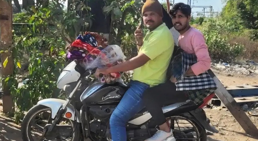 ਲੁਟੇਰਿਆਂ ਨੂੰ ਫੜਨ ਲਈ ਪੁਲਸ ਵਾਲੇ ਬਣੇ ਫੇਰੀਵਾਲੇ ! ਕੰਬਲ ਵੇਚਦੇ-ਵੇਚਦੇ ਮੌਕਾ ਦੇਖ ਫੜ ਲਏ ਮੁਲਜ਼ਮ