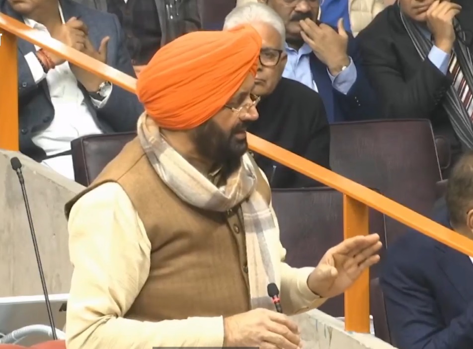 ਹਰਿਆਣਾ ਵਿਧਾਨ ਸਭਾ ਸਰਦ ਰੁੱਤ ਸੈਸ਼ਨ: ਪੱਗ ਬੰਨ ਸਦਨ ਪਹੁੰਚੇ CM ਨਾਇਬ ਸੈਣੀ