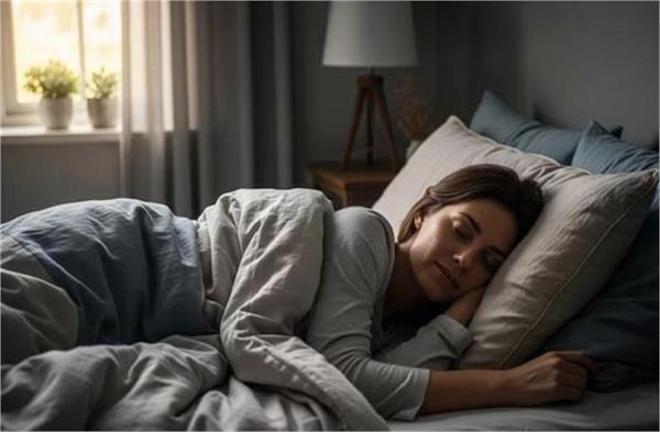 who sleeps the most women or men