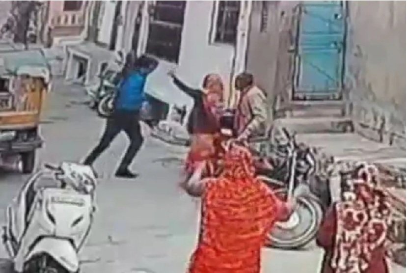 ਕਹਿਰ 'ਓ' ਰੱਬਾ ! ਜਵਾਈ ਨੇ ਤਲਵਾਰ ਨਾਲ ਵੱਢ 'ਤੇ ਪਤਨੀ ਸਮੇਤ ਸੱਸ-ਸਹੁਰਾ